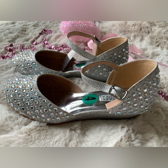 ✨Girls Sparkly Dress Shoes Badgley Mischka✨ - Picture 7 of 10